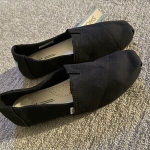 New with Tags Toms Alpargata Inspired Slip-Ons Black Size 7.5